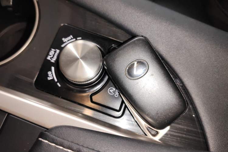 Used Lexus RX 2020 Facelifted 300 4x4 Elegant Edition Vehicle Key