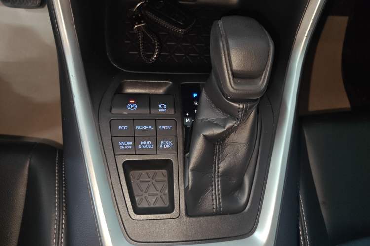 Used Toyota Wildlander 2020 2.0L CVT 4x4 Luxury Edition Gear Lever