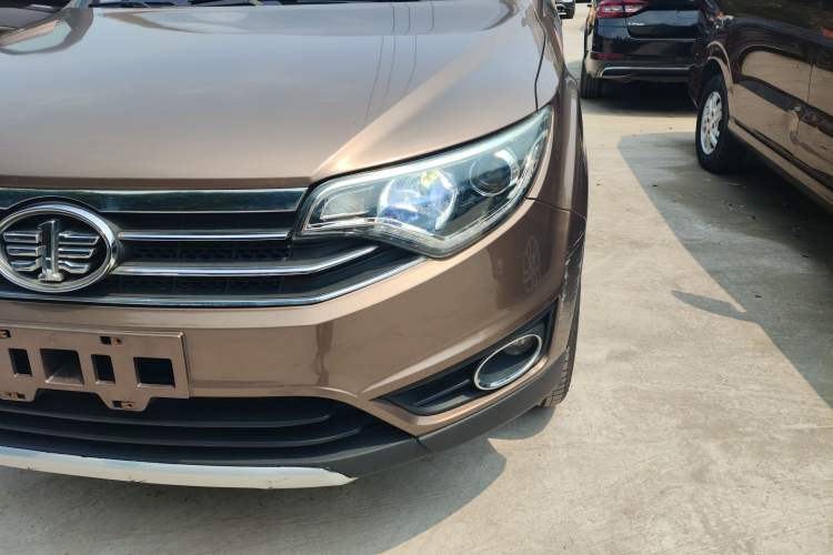 Used FAW Senya R7 2016 1.6L Automatic Prestige Model Left Front Headlight