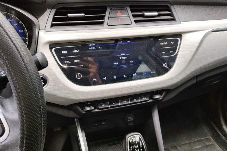 Used Geely Auto Vision X3 2020 1.5L CVT Luxury Model Audio And AC Panel