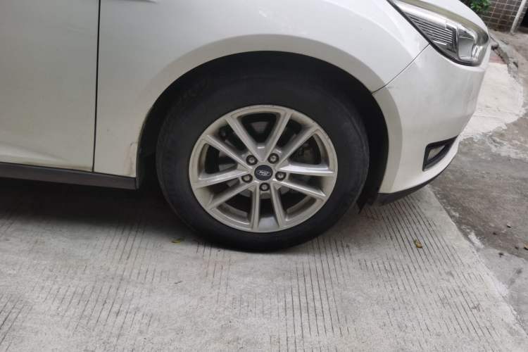 Used Ford Focus 2017 Hatchback EcoBoost 180 Automatic Elite Model Right Front Wheel Hub