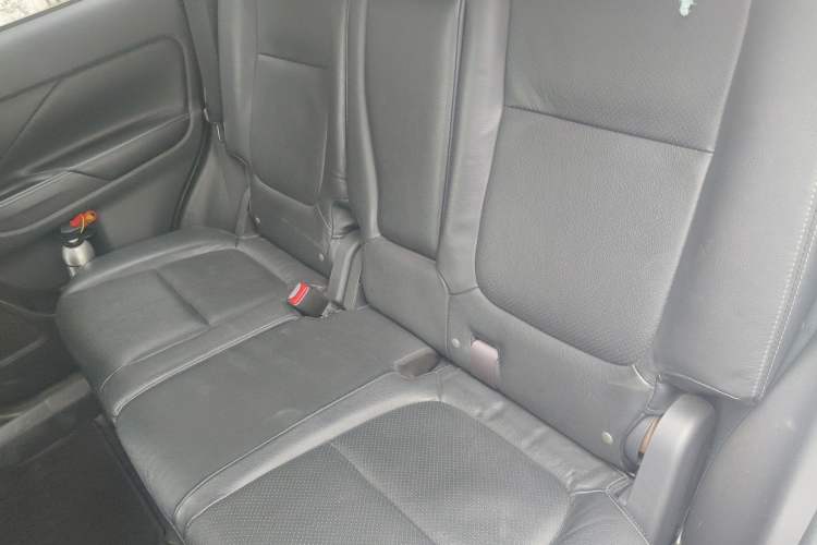 Used Mitsubishi Outlander 2014 2.4L 4x4 Deluxe Value Edition 5 Seats
