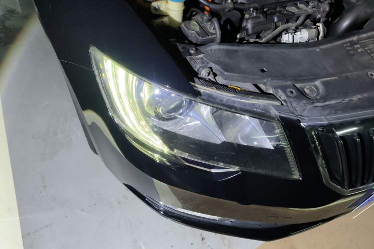 Used Skoda Superb 2013 1.8TSI Automatic MingShi Edition Right Front Headlight