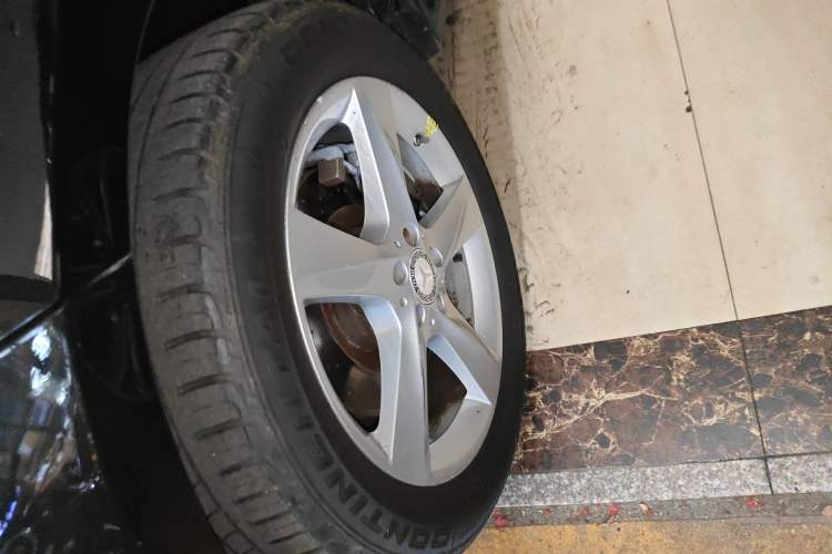 Used Mercedes-Benz M-Class 2014 ML 320 4MATIC Left Front Wheel Hub