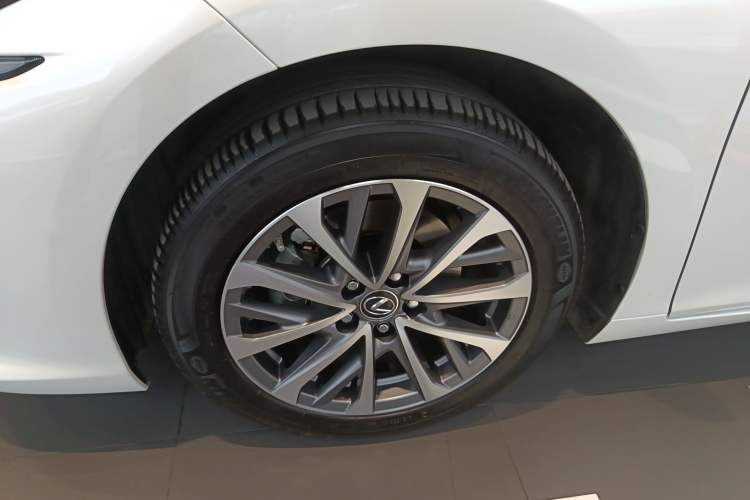 Used Lexus ES 2025 200 Premium Edition