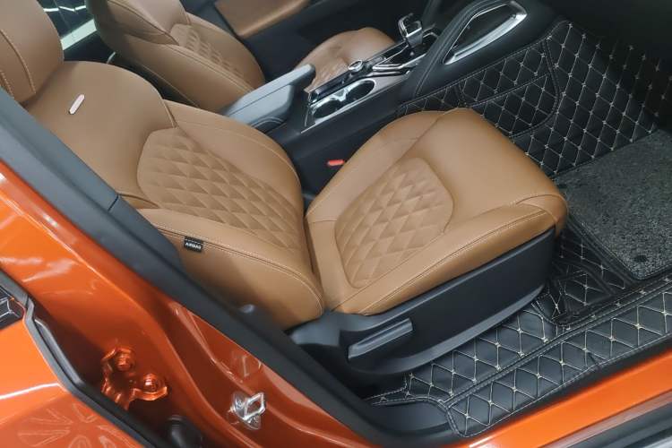 Used SAIC MAXUS D90 Pro 2020 2.0T Gasoline 4x4 Luxury Edition 6 Seats