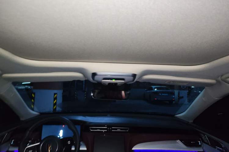 Used Hongqi H5 2025 2.0T Automatic Flag Edition – 500 000 Units Commemorative Version
