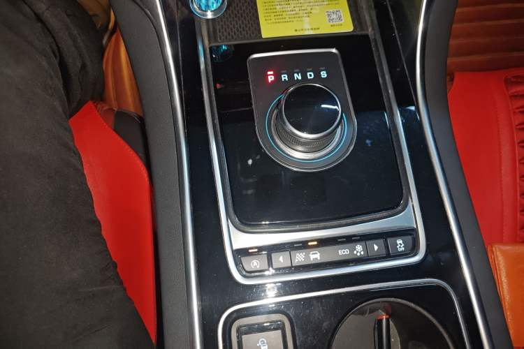 Used Jaguar XE 2017 2.0T 200 PS R-Sport
