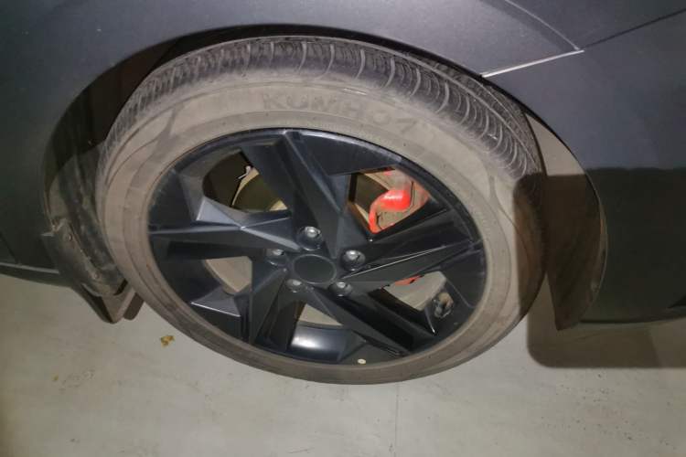 Used Hyundai Elantra 2022 1.5L CVT 20th Anniversary Edition Right Front Wheel Hub