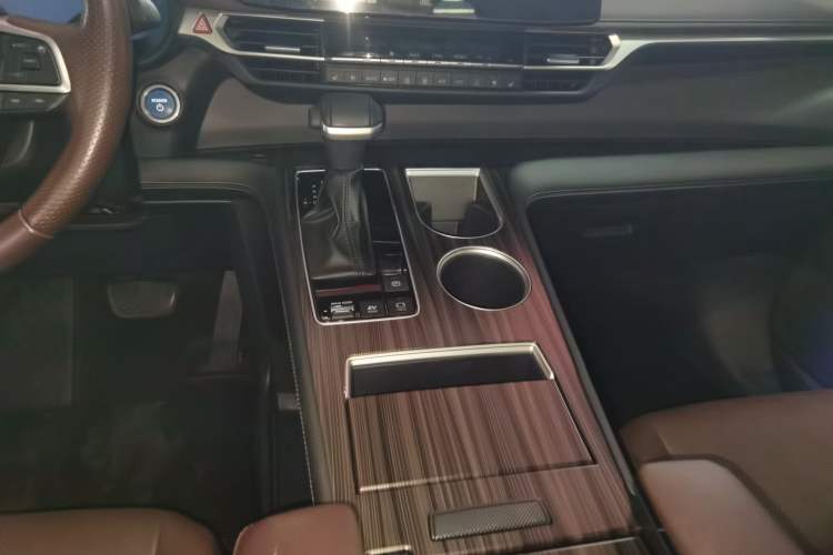 Used Toyota SIENNA 2023 2.5L Hybrid Platinum Edition