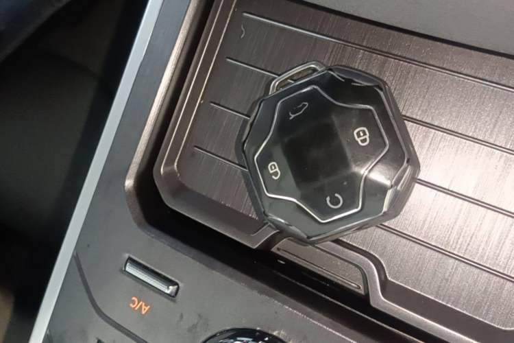 Used JETOUR Traveler 2023 2.0T All-Wheel-Drive CrossPRO Interior 1