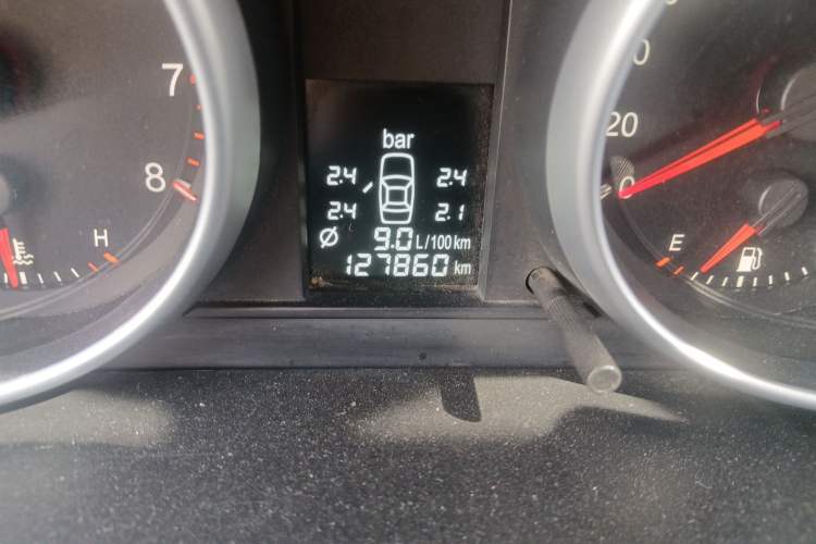 Used Haval H6 2012 1.5T Manual Two-Wheel Drive Elite Model Odometer Close Up