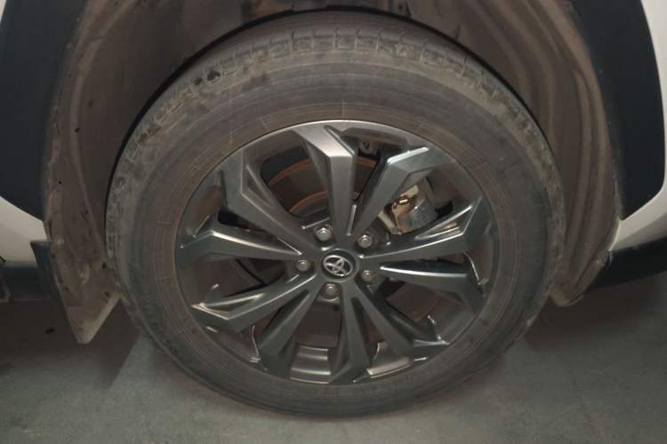 Used Toyota RAV4 2023 2.0L CVT Two-Wheel Drive Fashion Plus Edition Right Front Wheel Hub