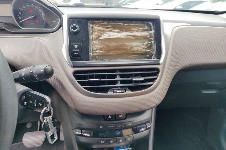 Used Peugeot 2008 2014 1.6L Automatic Fashion Edition