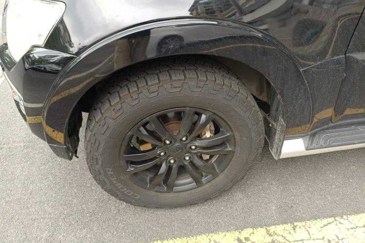 Used Mitsubishi Pajero 2017 V97 3.8L 5-Door GLS Model with Sunroof – U.S. Specification