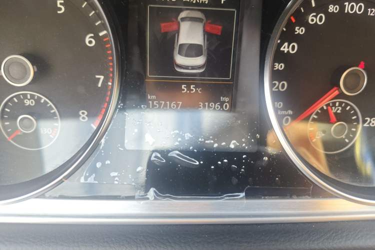 Used Volkswagen FAW-Volkswagen CC 2015 1.8TSI Luxury Model Odometer Close Up