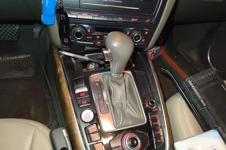 Used Audi Q5 2012 2.0TFSI Luxury Edition Gear Lever