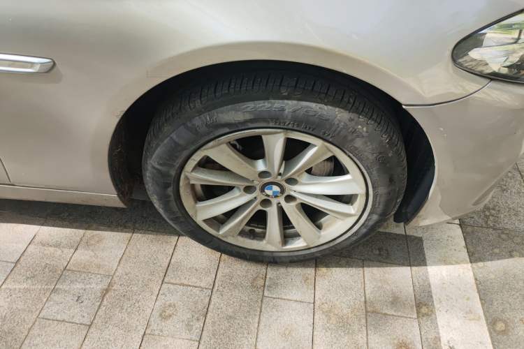 Used BMW 5 Series 2014 520Li Elegant Model Right Front Wheel Hub