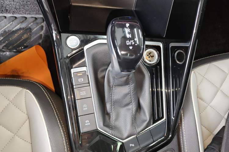 Used Volkswagen Tayron 2023 300TSI Two-Wheel-Drive Luxury Plus Advanced Edition Gear Lever