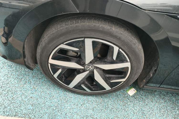 Used Volkswagen Lamando 2023 Lavida L 280TSI DSG Cool & Spicy Edition Left Front Wheel Hub