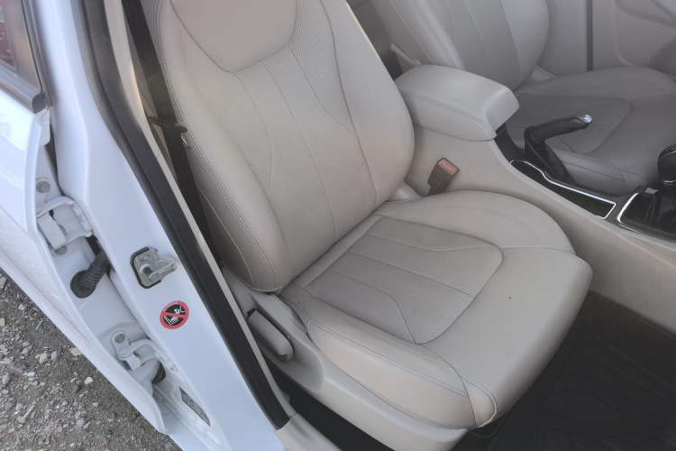 Used Geely Auto Emgrand 2017 Sedan Million Edition 1.5L Manual Luxury Model Right Front Seat