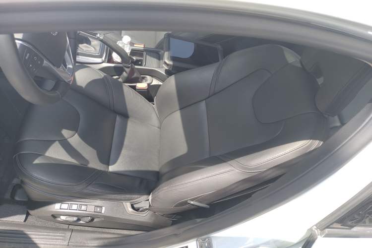 Used Volvo V40 2017 T3 Zhiyi Edition
