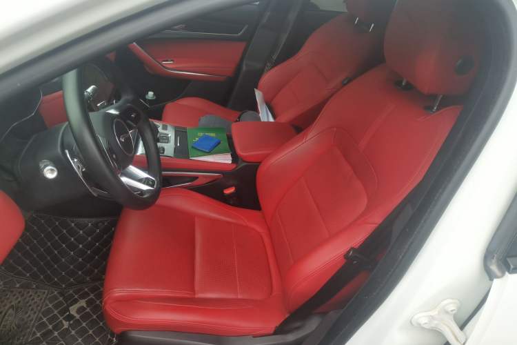 Used Jaguar F-PACE 2022 P250 R-Dynamic BLACK Left Front Seat