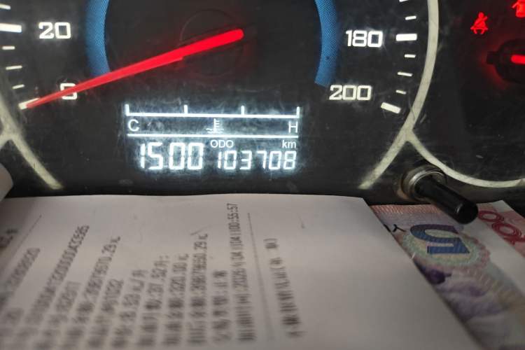 Used Wuling Rongguang V 2016 1.5L Standard Version Odometer Close Up