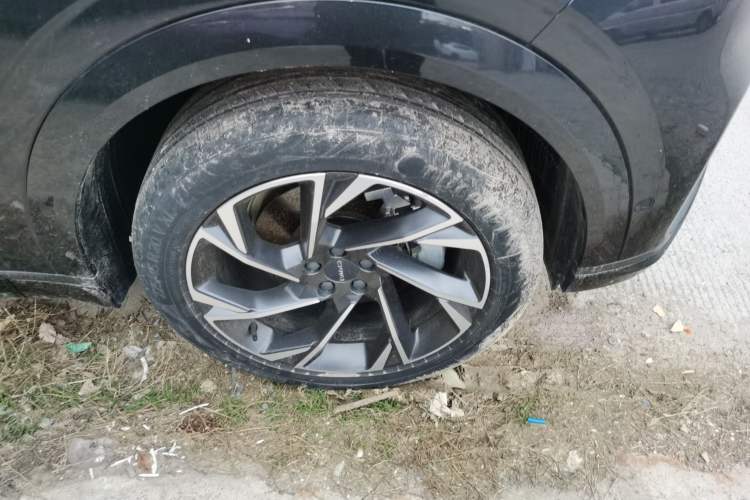 Used Lynk & Co 09 2021 2.0T Halo Seven-Seater Right Front Wheel Hub