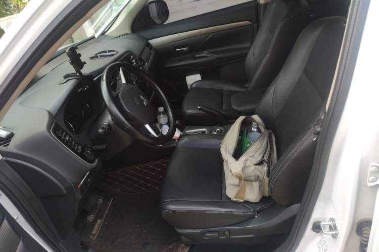 Used Mitsubishi Outlander 2014 2.4L 4x4 Deluxe Value Edition 5 Seats
