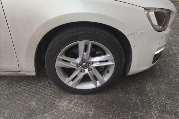 Used Volvo V60 2014 Restyled T5 Zhiya Edition
