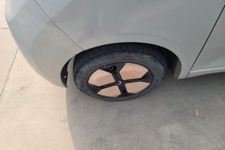 Used Wuling Hongguang MINIEV 2024 3rd Generation 215km Advanced Version Left Front Wheel Hub