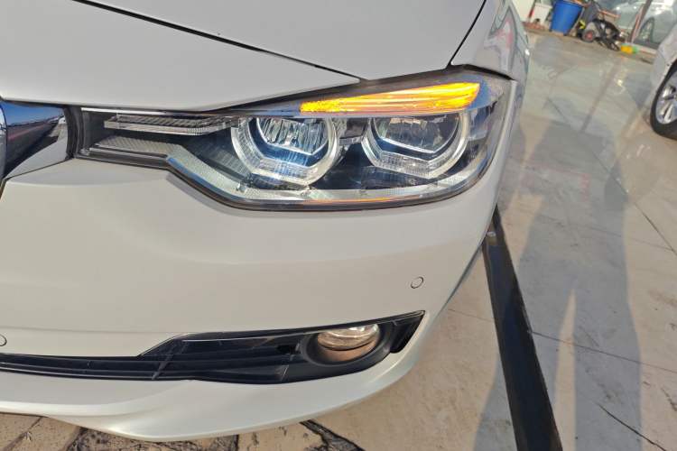 Used BMW 3 Series 2016 320Li Ambition Model
