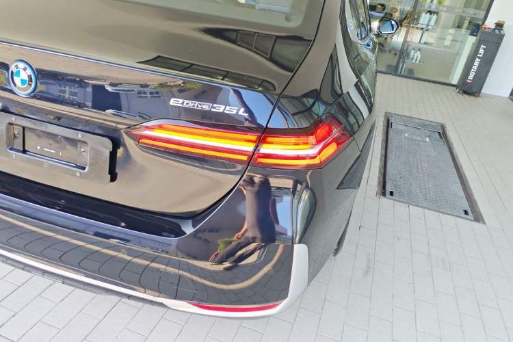 Used BMW i5 2024 eDrive 35L Prestige Luxury Package Right Rear Taillight