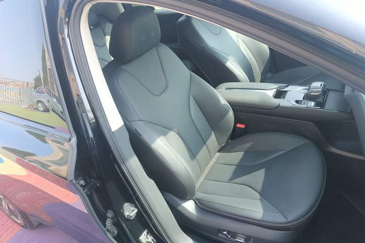 Used Hongqi E-QM5 2021 Online Booking Charging T3 Edition 4 Seats Right Front Seat