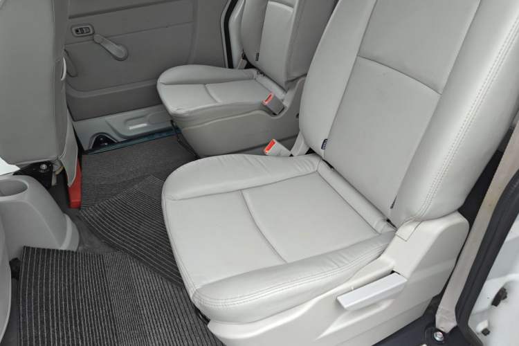 Used Jinbei New Hiace S 2021 1.5L Business-Class Central Air-Conditioned Coach China VI Standard SWC15M Left Rear Seat