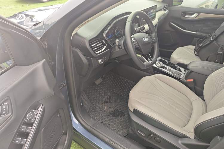 Used Ford Escape 2020 EcoBoost 245 Two-Wheel-Drive Titanium Edition
