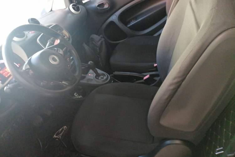 Used smart fortwo 2015 1.0L 52 kW hardtop Dynamic version