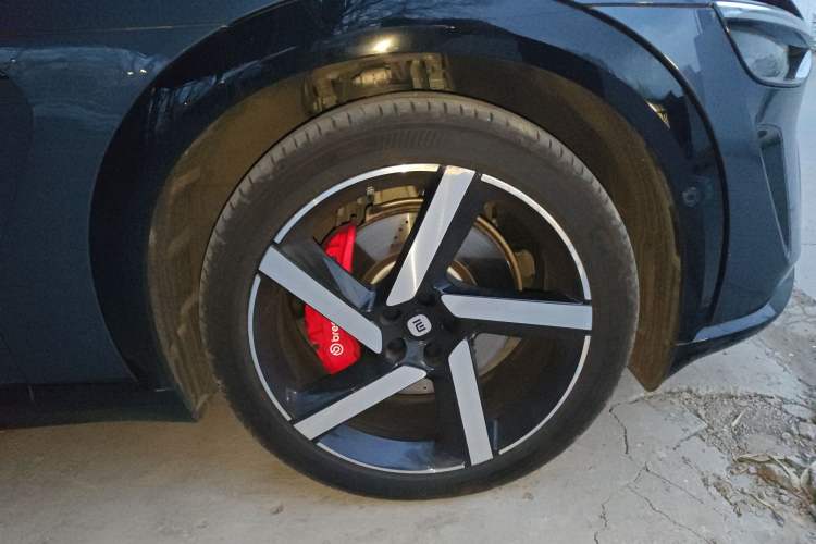 Used Xiaomi Auto YU7 2025 Ultra-Long Range High-Performance All-Wheel-Drive Max Edition