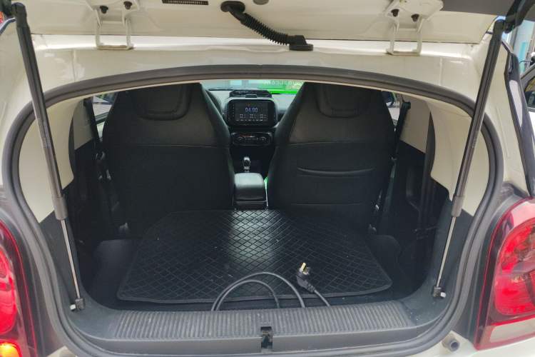 Used Roewe Clever 2021 302 km New Four-Seater Super-Efficient Version Trunk