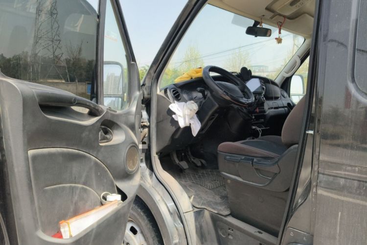 Used Iveco Eurocargo 2020 2.3T Manual Super Rui Long Wheelbase Short Overhang High Roof China VI F1A
