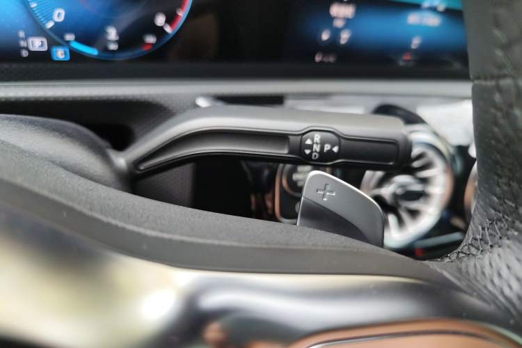 Used Mercedes-Benz A-Class 2022 Revised Version A 200 L Sport Sedan Fashionable Style Gear Lever