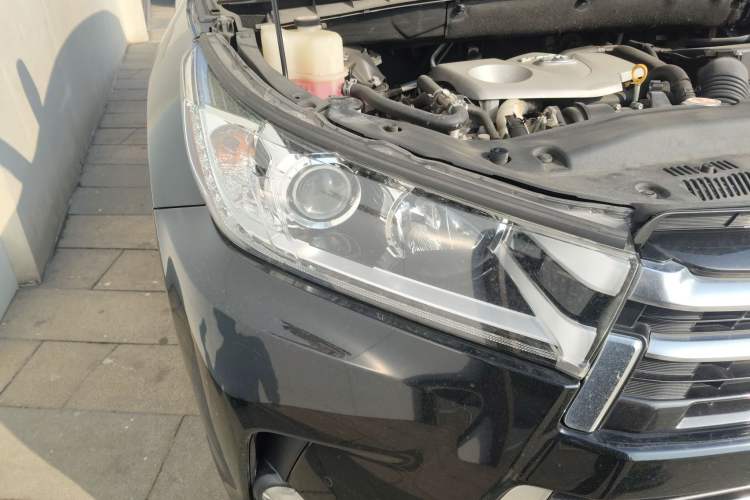 Used Toyota Highlander 2018 2.0T Two-Wheel Drive Prestige Version 7 Seats China V Emission Standard