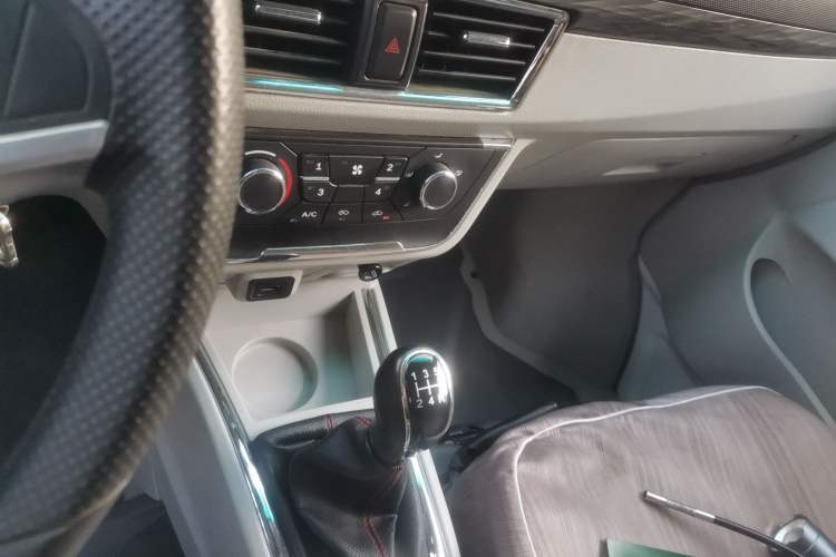 Used Jinbei New Hiace S 
