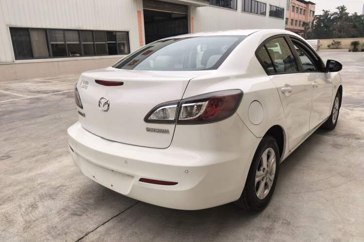 Used Mazda Mazda 3 2015 Sedan 1.6L Manual Comfort Model
