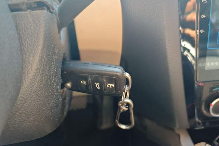 Used Volkswagen Sagitar 2014 1.6L Automatic Comfort Model Vehicle Key