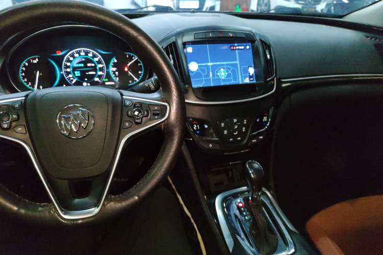 Used Buick Regal 2015 1.6T Elite Tech Model Audio And AC Panel