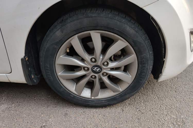 Used Hyundai Elantra (5th Generation / Langdong) 2015 1.6L Manual Leading Model
