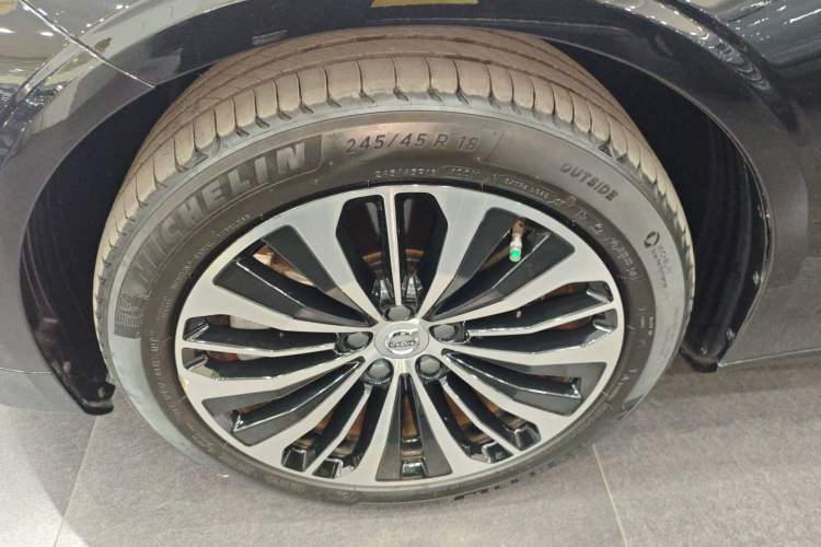 Used Volvo S90 New Energy 2025 Plug-in Hybrid Four-Wheel Drive Long-Range Zhiyi Luxury Edition