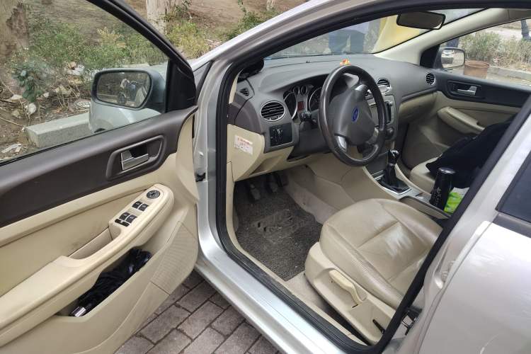 Used Ford Focus 2013 Sedan Classic 1.8L Manual Fashion Edition